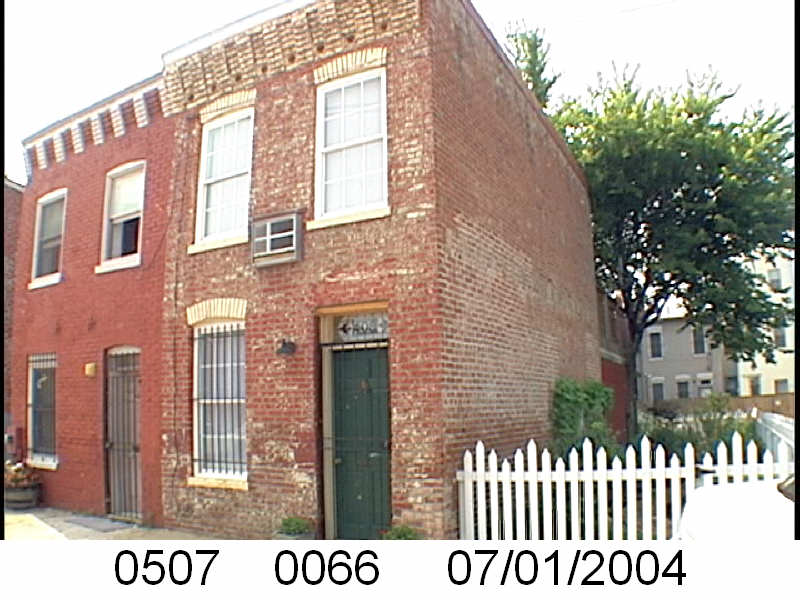 photo of Richardson Place House in 2004